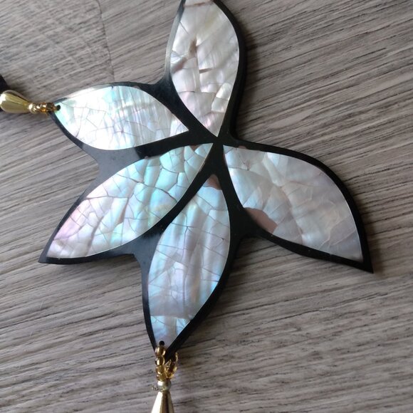 Vintage Lotus Shell Necklace Mother of Pearl Flower Boho Jewelry Lee Sands - Picture 3 of 10